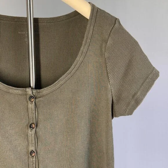 Brandy Melville T-Shirt | Women's One Size | Olive Green - Picture 3 of 5